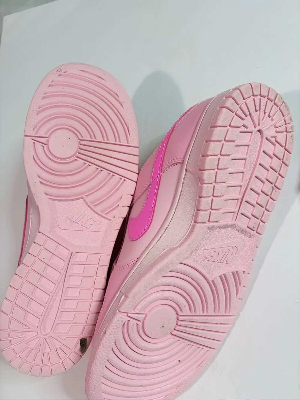 Women’s Nike Hot Pink sneakers - Picture 5 of 5